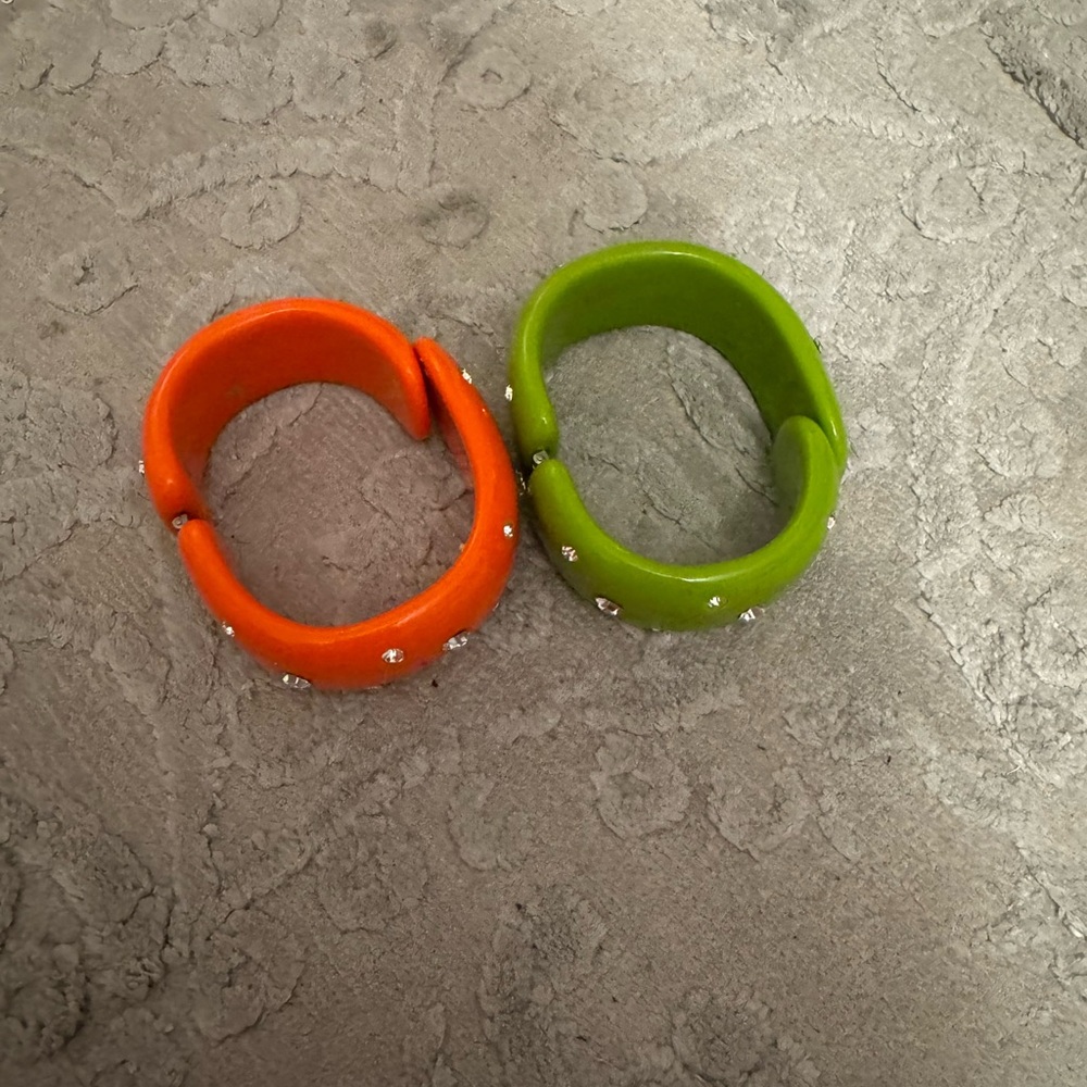 2 bracelets